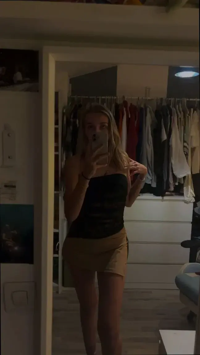 Leak & nude MYM — lealoove : « MYM Gratuit - Abonne toi pour kiffer 🤭🎁👇​Ma nouvelle vidéo sexy t'attend 🥰Et likes mes derniers post pour en voir + encore🥵 » (MYM)