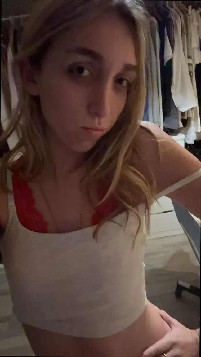 Leak & nude MYM — lealoove : « MYM Gratuit - Abonne toi pour kiffer 🤭🎁👇​Ma nouvelle vidéo sexy t'attend 🥰Et likes mes derniers post pour en voir + encore🥵 » (MYM)