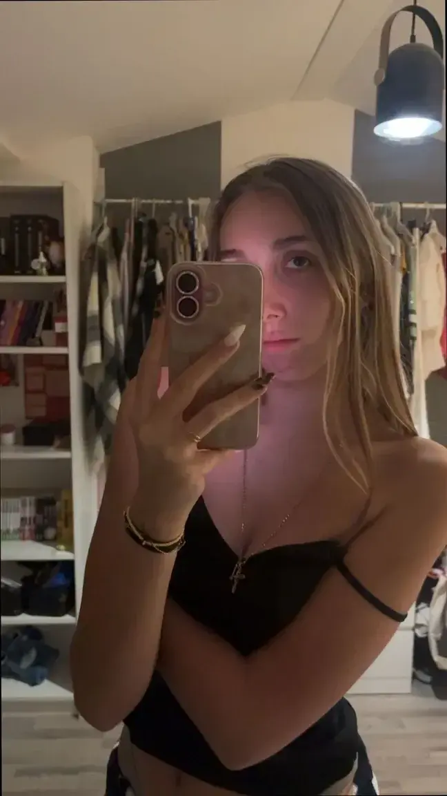 Leak & nude MYM — lealoove : « MYM Gratuit - Abonne toi pour kiffer 🤭🎁👇​Ma nouvelle vidéo sexy t'attend 🥰Et likes mes derniers post pour en voir + encore🥵 » (MYM)