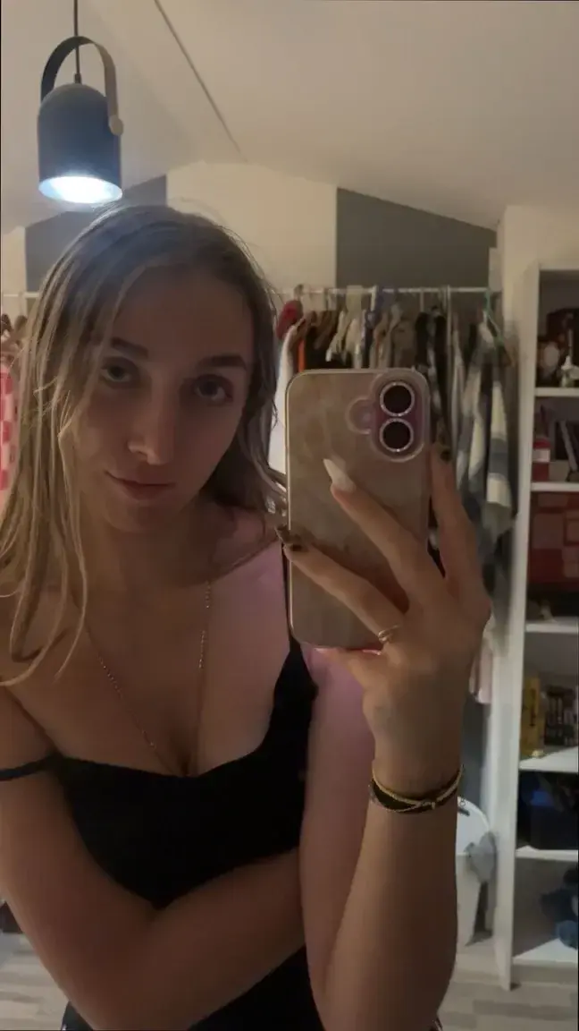 Leak & nude MYM — lealoove : « MYM Gratuit - Abonne toi pour kiffer 🤭🎁👇​Ma nouvelle vidéo sexy t'attend 🥰Et likes mes derniers post pour en voir + encore🥵 » (MYM)