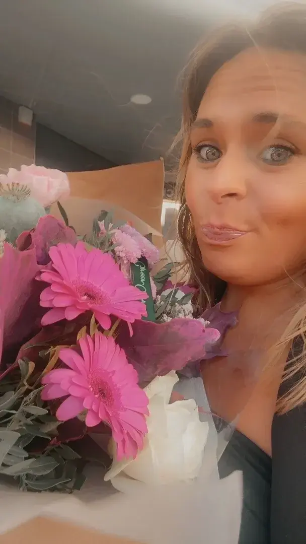 Voir la vie en rose 🌹 telle la devise d une femme déterminée