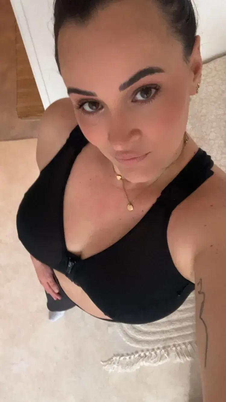 Un petit coucou à mes petits chats avant d’aller à la salle de sport. Objectif belles fesses 🔥🍑