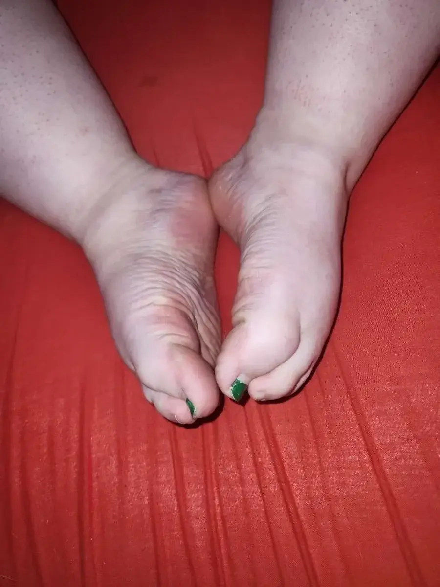 Leak & nude 8 — Feet_curvy_girl