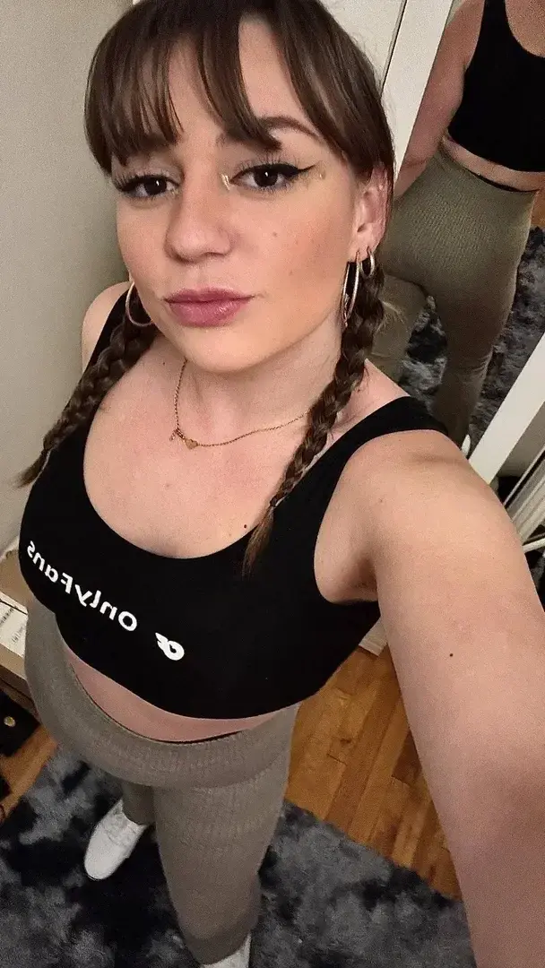 Aperçu public — Elisadrd : « Abonnement 100% gratuit O€, aucun code 🙈#brunette #prof #porn » (MYM) — pas un leak