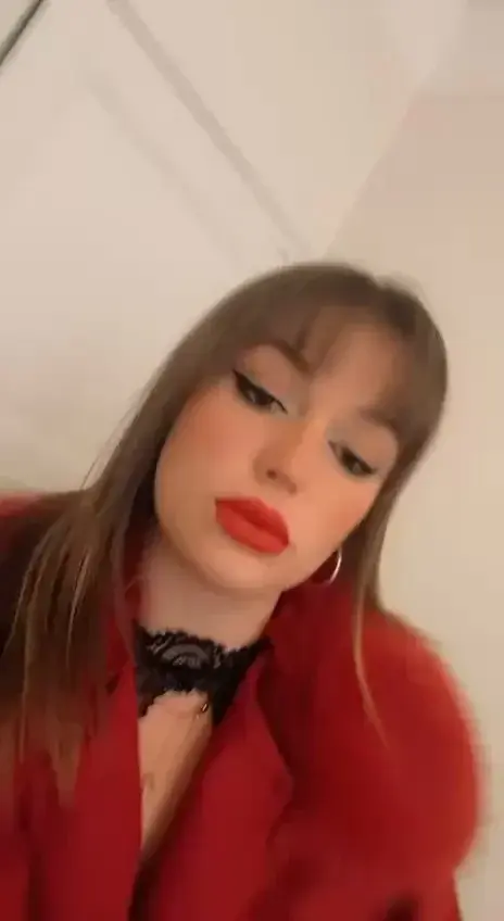 Leak & nude MYM — Elisadrd : « Abonnement 100% gratuit O€, aucun code 🙈#brunette #mignonne #porn » (MYM)