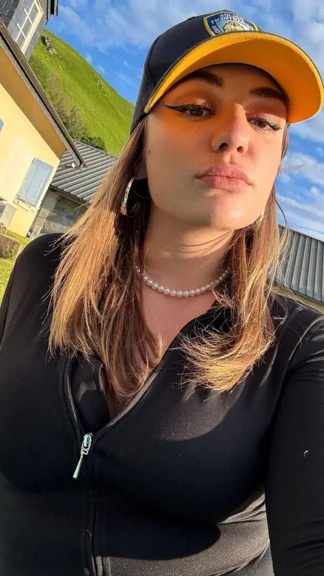 Abonnement 100% gratuit O€, aucun code 🙈#brunette #mignonne #porn