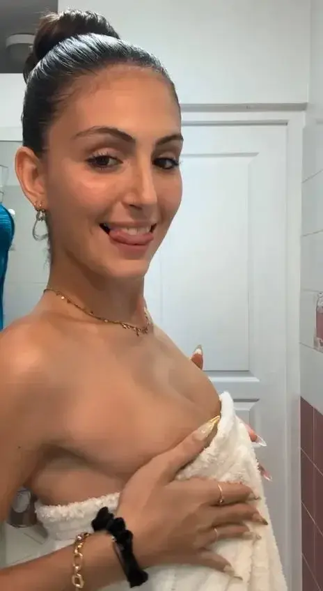 Aperçu public — Petiteloulou1 : « Abonnement 100% gratuit sans code + des surprises en privé 💋 » (MYM) — pas un leak