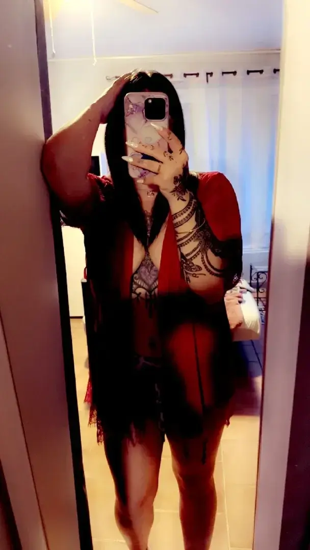 Leak & nude MYM — Unicorninfire03 : « La lingerie ne reste jamais longtemps… La suite en privée 🤫 🥵 » (MYM)