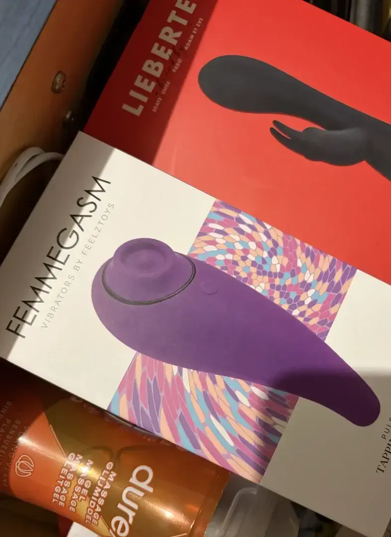 Leak & nude MYM — Unicorninfire03 : « Petit aperçu de ma collection de jouets sexy… 😈Du plus sage au plus intense… vous choisissez lequel ? 👀Peut-être qu’il y aura une petite démo… 💋 » (MYM)