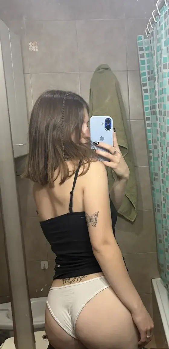 Si tu cliques sur le coeur j'ai mis un truc qui t'envoie une photo coquine direct 🤭