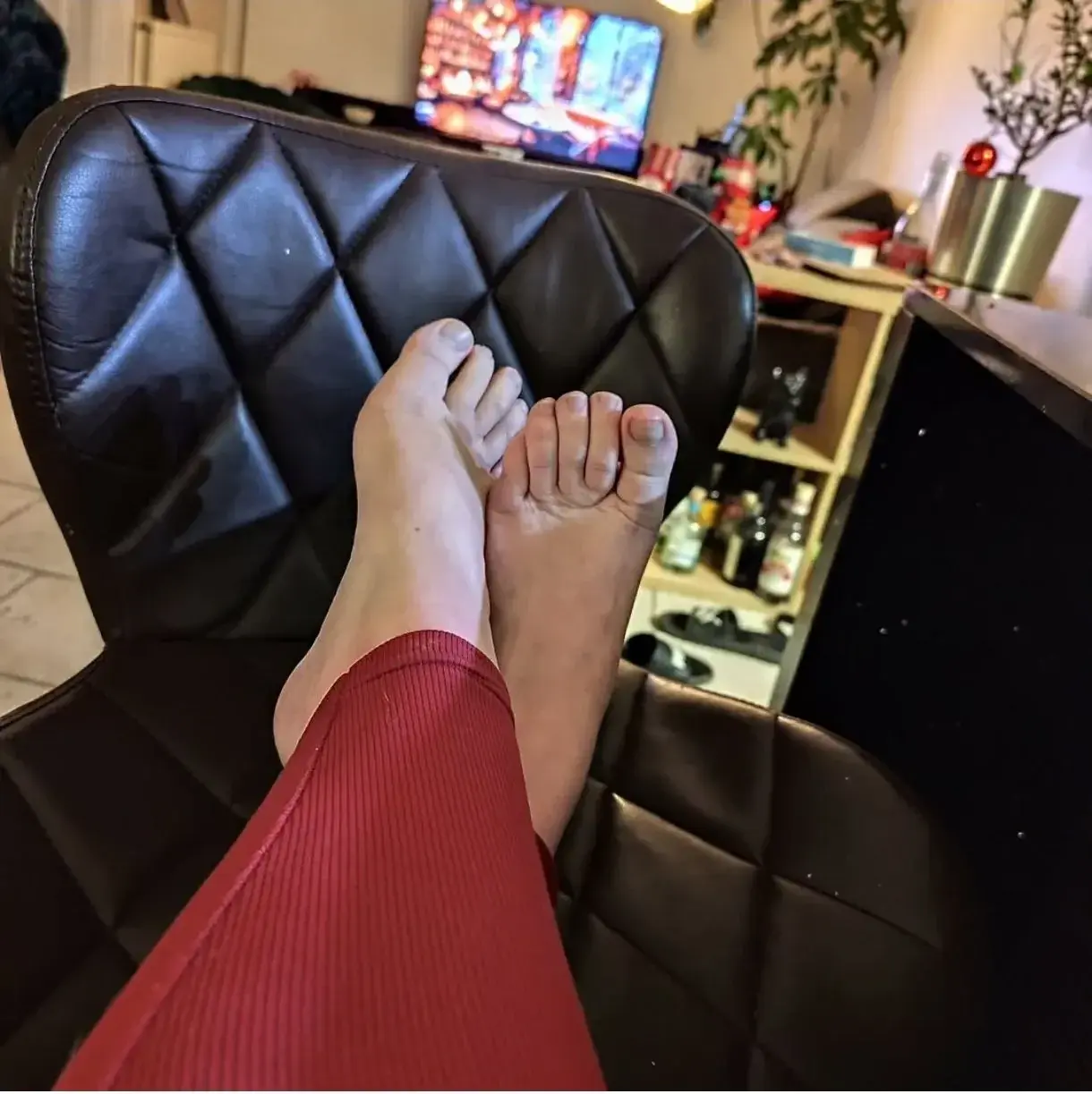 Leak & nude 1 — Feetfrenchperfection