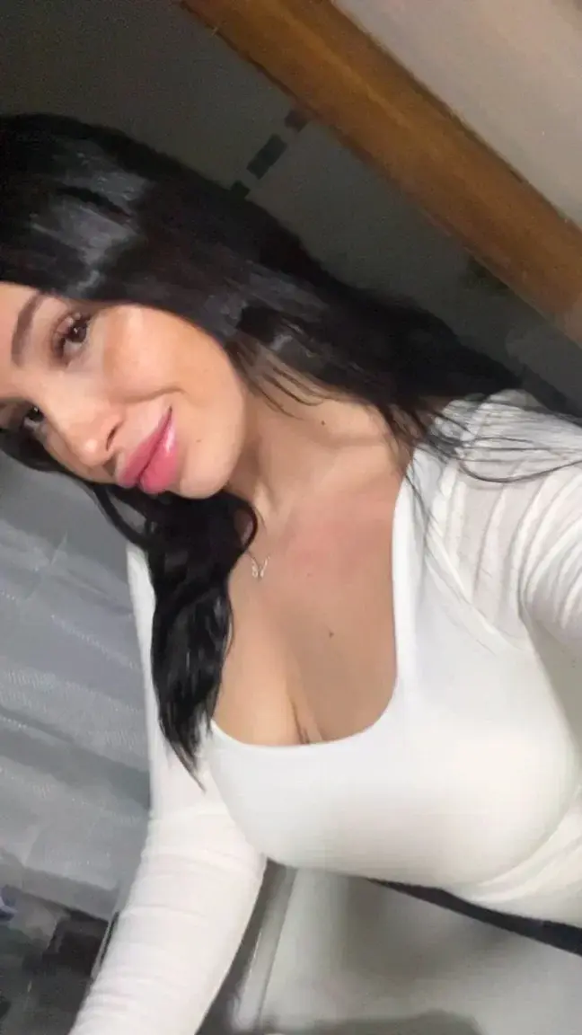 Leak & nude MYM — Celeste7 : « Abonnement gratuit 💋 viens voir, je ne fais jamais ça à moitié. » (MYM)