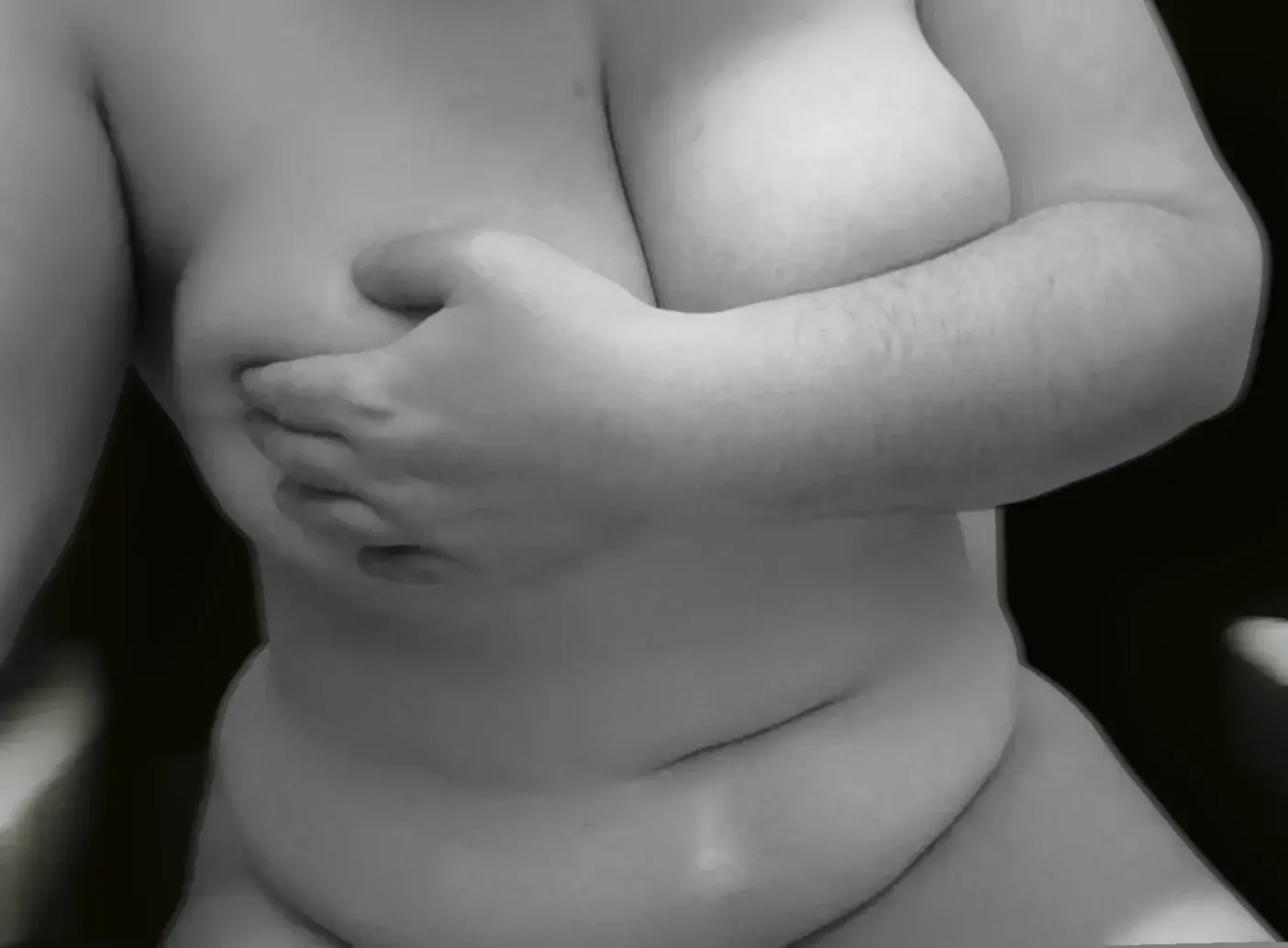 Bienvenue dans mon univers Luna Velvet…Ce soir, je me dévoile avec douceur, dans un instant capturé rien que pour vous.Sensualité naturelle, formes assumées, émotions vraies.La suite est ici… tout près de vous. 🤍✨