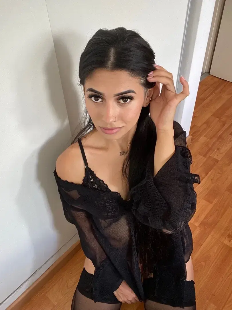 Leak & nude MYM — linangel : « Viens bb 🥵 Abo gratuit LINANGEL100, je te montre tout ce que tu veux » (MYM)
