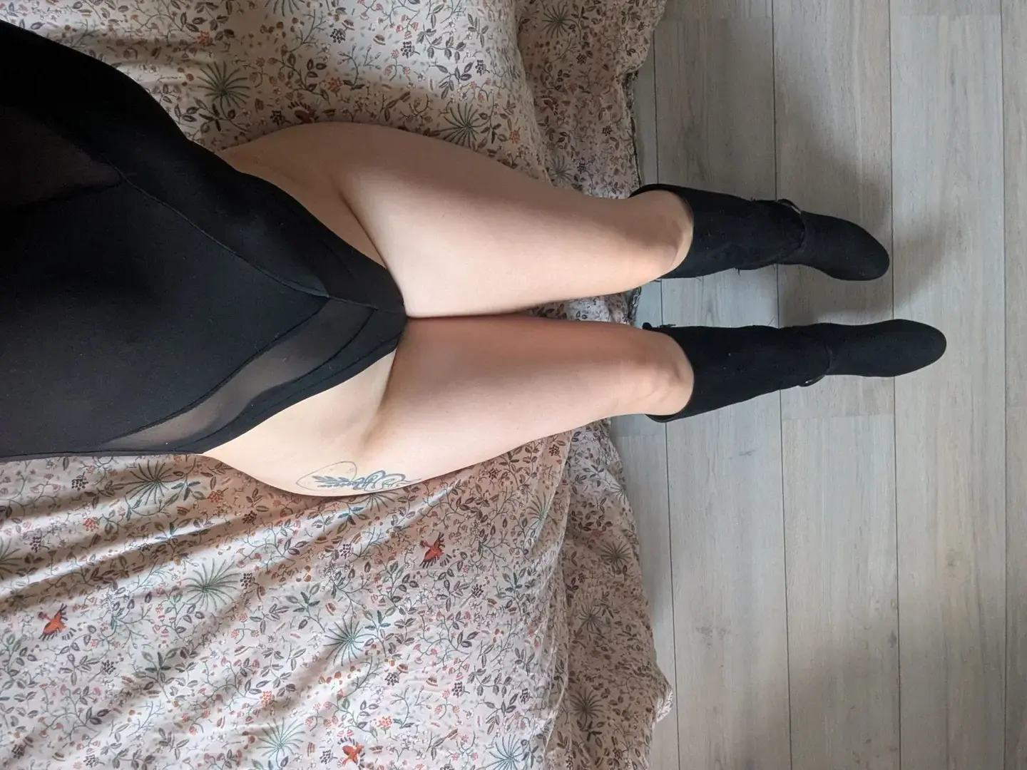 Leak & nude MYM — mysterieuse_indecente : « Qui aime cet ensemble 🥰?#lingerie #bottes #talons #black #body » (MYM)