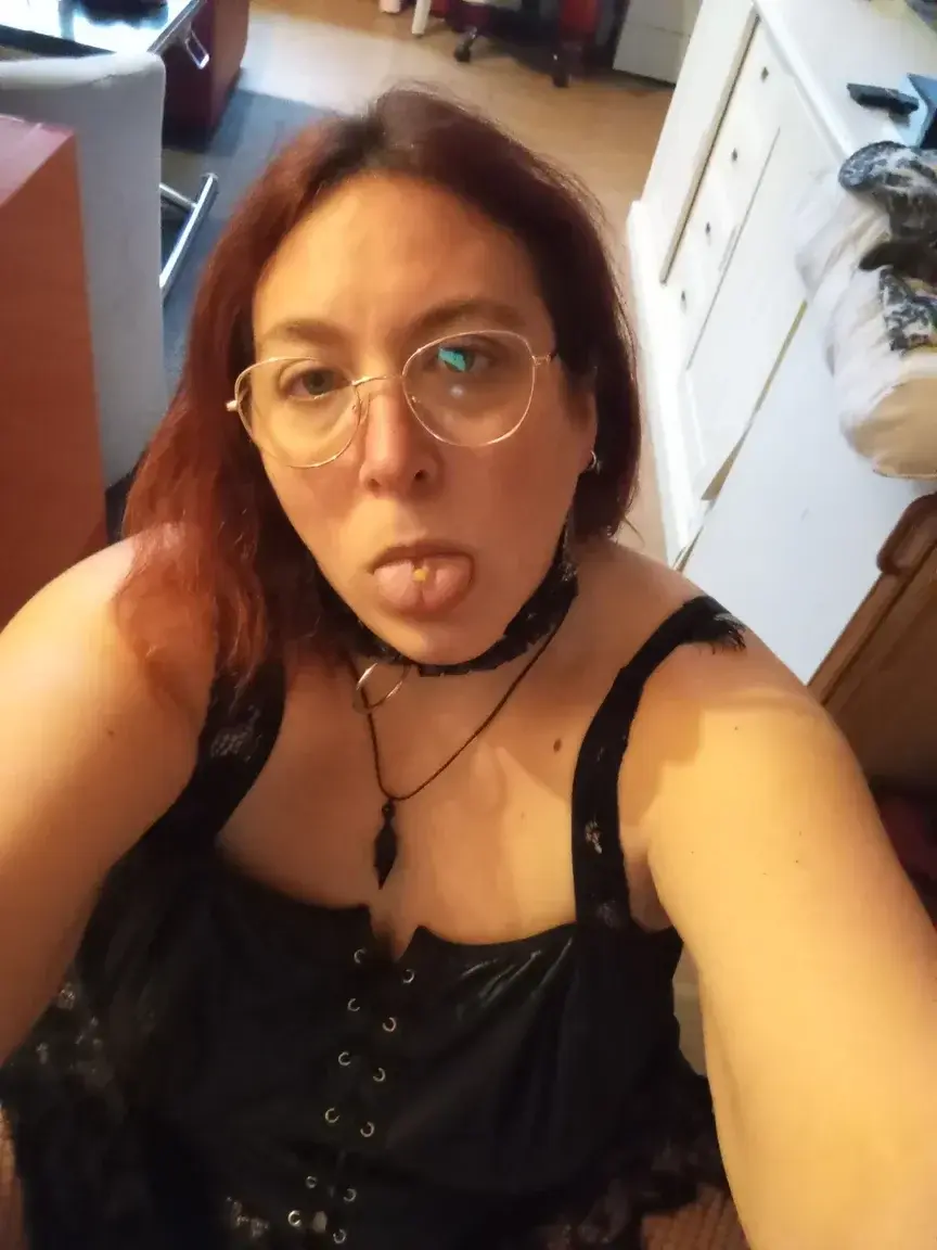 Leak & nude MYM — isa-la-genereuse-timide : « En tenue gentille Domina » (MYM)