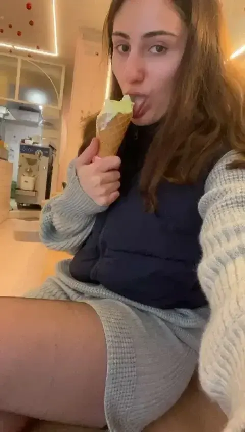 I’ll melt you down like ice cream 🍨 🍦#icecream #cremeglacee #glace #french #diet regime hahaha