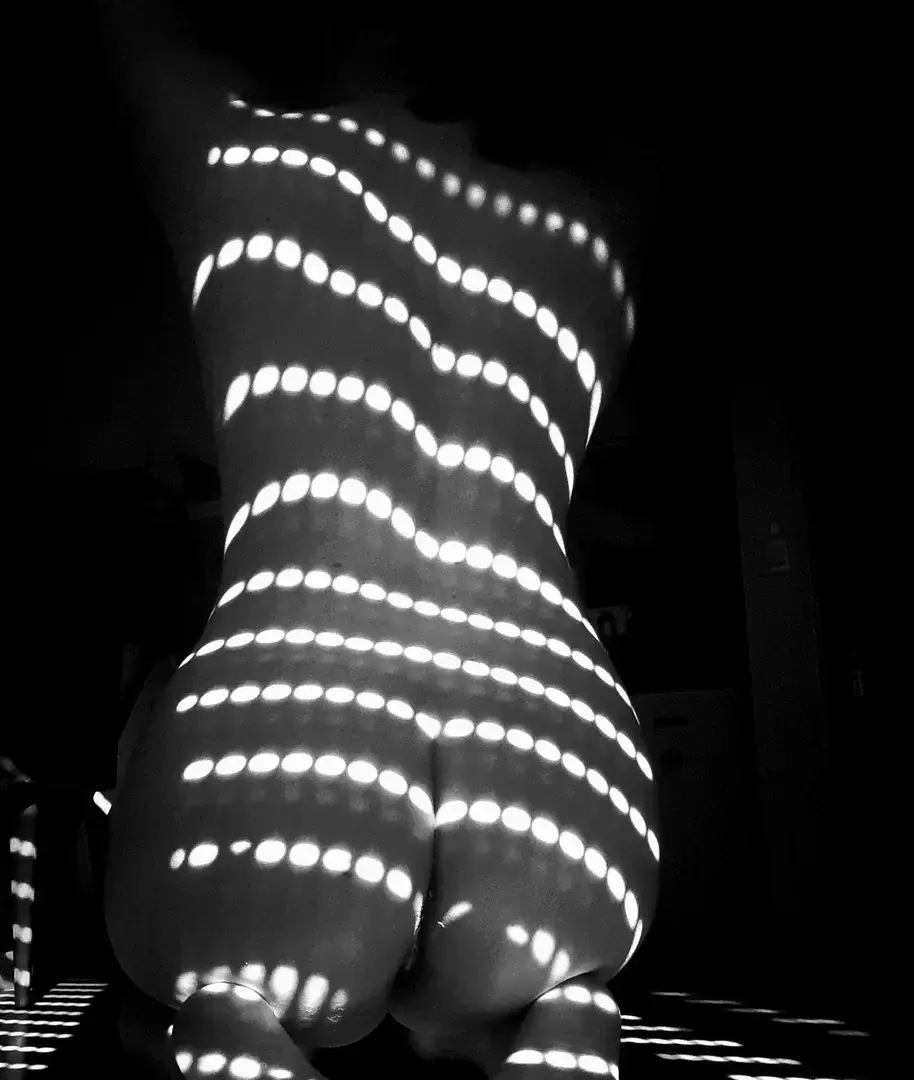 Leak & nude MYM — Cleoandleon : « Black and white cheaks 😏 » (MYM)