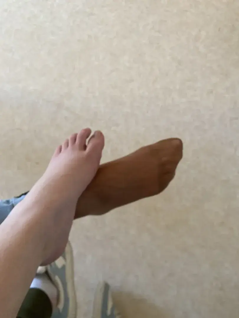 Leak & nude 1 — _piedetjambessombtieuse_