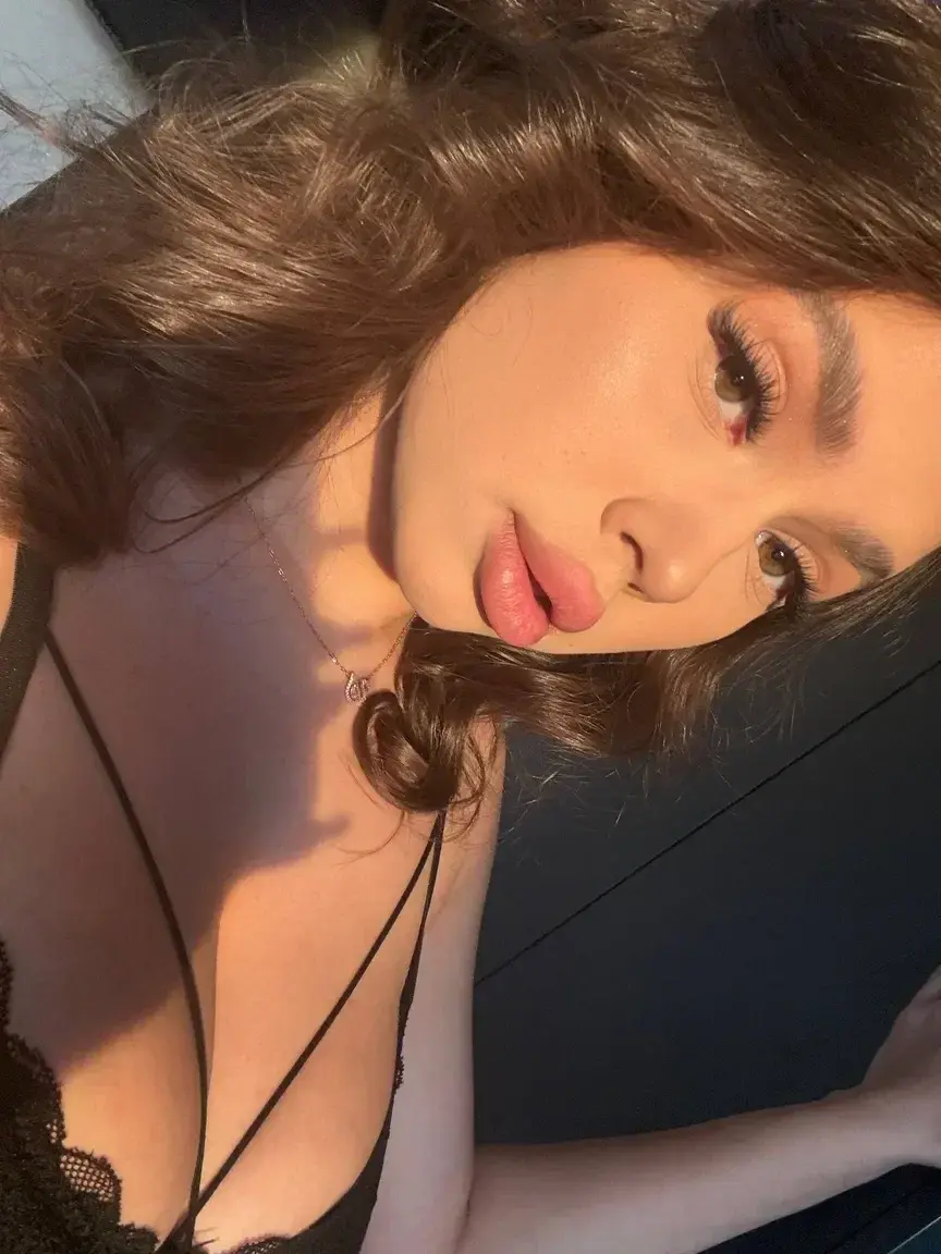 Si t’aime les brunes au gros seins abonne toi maintenant ( 100% gratuit ) ❤️