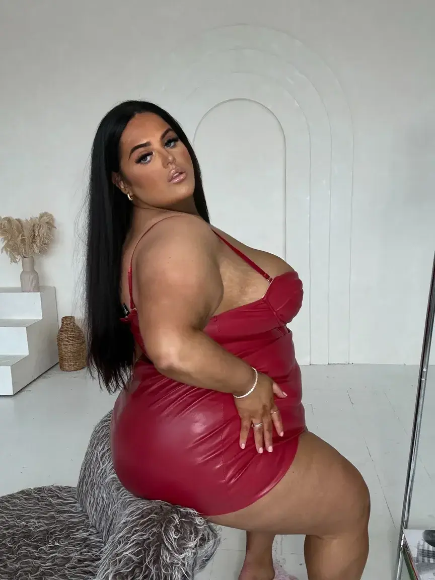 Hey sexy do you like leather?