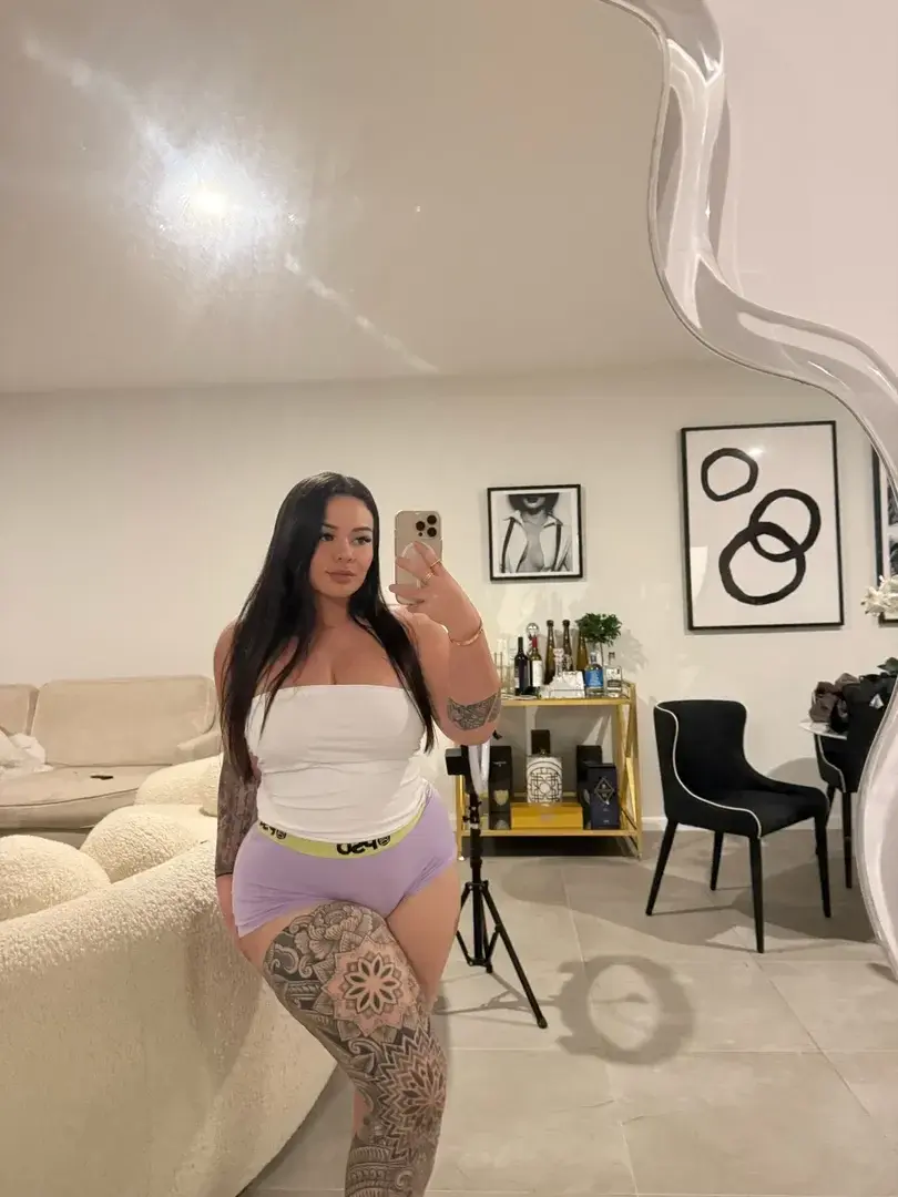 i don’t mind being your favourite distraction