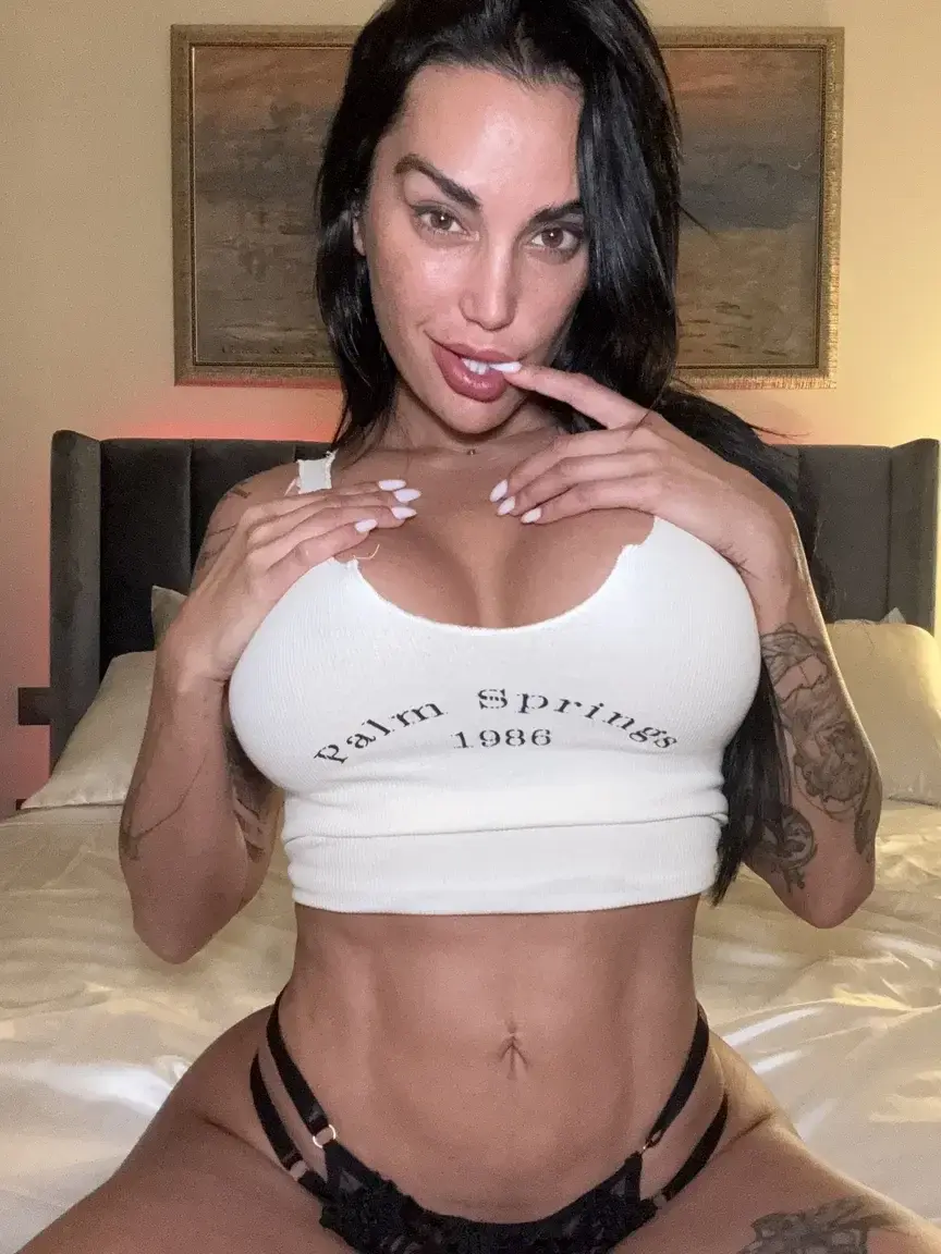 Leak & nude MYM — sophiafitness : « Abonne toi vite c'est GRATUIT et sans code. » (MYM)