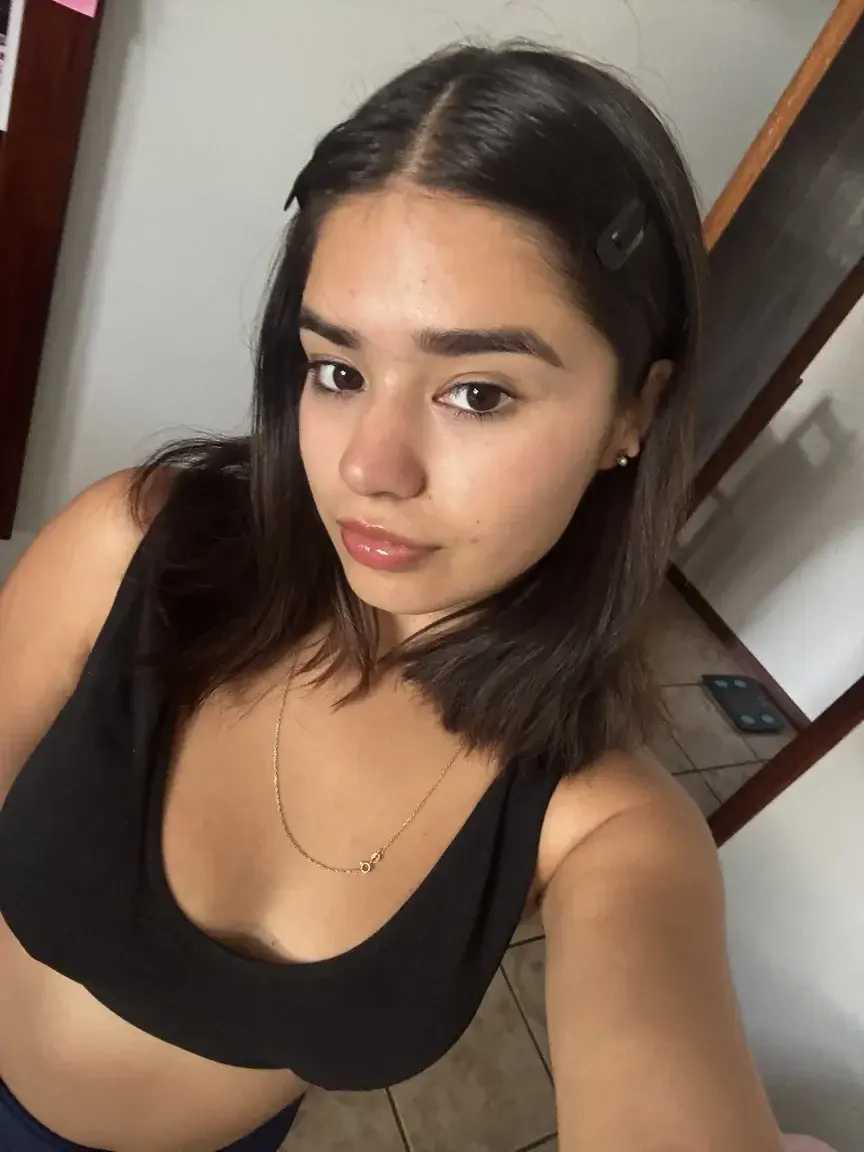 Mon abonnement est gratuit et je m'ennuie ! Viens me parler, t'auras peut-être une surprise 😘🎁