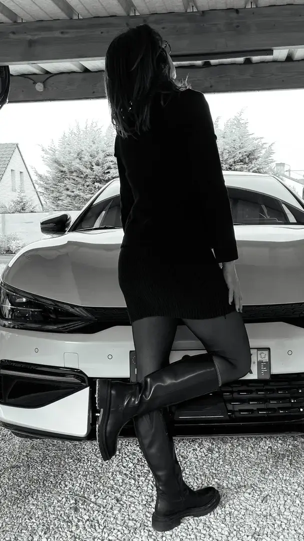 Leak & nude MYM — Avrildelille : « Tu choisirais quoi : la voiture ou la conductrice » (MYM)