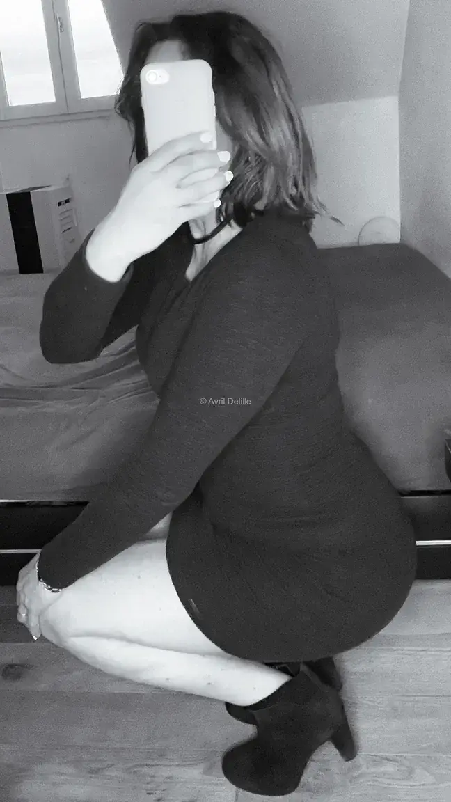 Leak & nude MYM — Avrildelille : « Tu viens ? » (MYM)