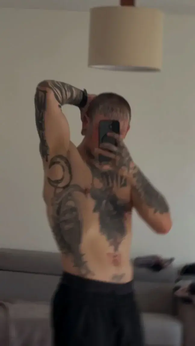 Abonne toi pour en découvrir plus 😈#skinny #tattoo #body #boy #sexybody #bulge #dick #porn #erotic