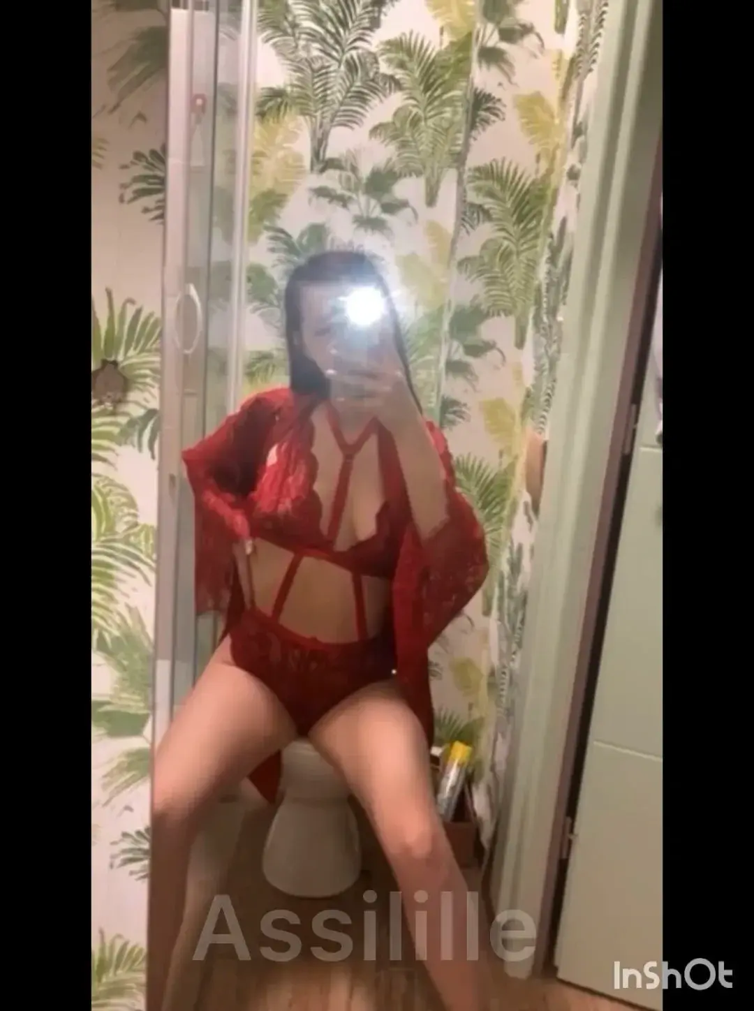 Leak & nude MYM — assilille2026 : « De retour avec d’autres body et tenues rouge ,Il y a pleins de propositions de vidéos et photos , le dernier body rouge est le dernier acheté dans cette couleur , j’aime tellement ce côté paillette 🥰🫶 » (MYM)