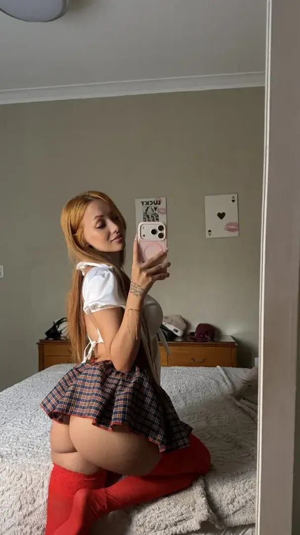 Leak public de Alyssafox — « Je n'ai pas été tres sage...🥵 » (nude) sur MYM