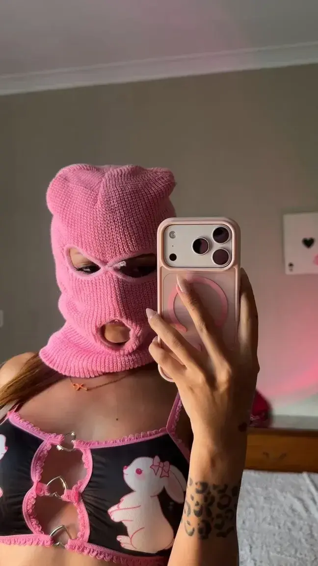 Leak & nude MYM — alyssafox : « T'aime ce genre de tenue ? 😏 » (MYM)
