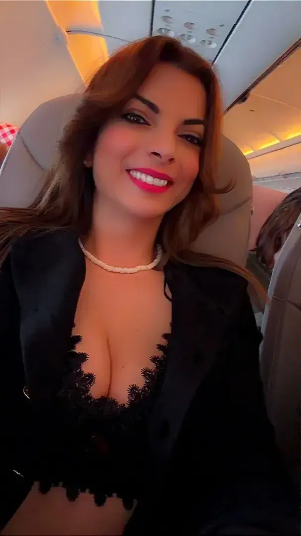 Leak public de Eveta4 — « Lorsque tu te déboutonne à côté des passagers 🥰 #saintvalentinMYM » (nude) sur MYM