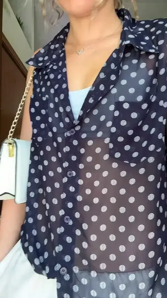 Leak public de Elisetwins — « Matinale et fatiguée 😩 » (nude) sur MYM