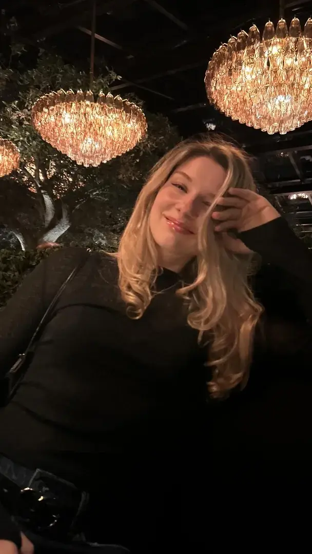 Leak public de Elisetwins — « Vous aimez bien mes cheveux ?? » (nude) sur MYM