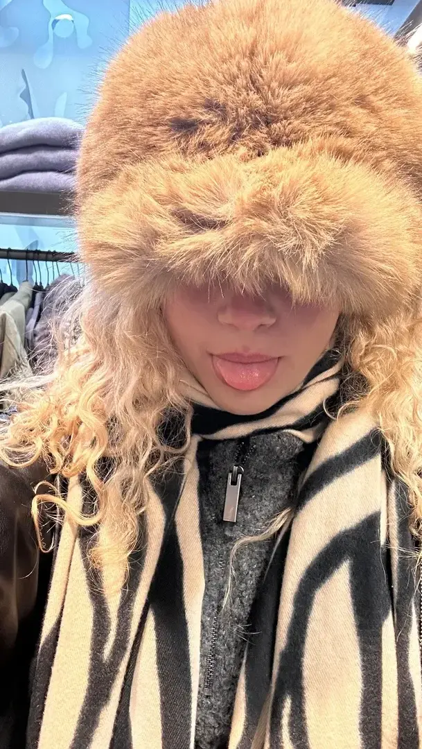 Leak public de Elisetwins — « Boss girl » (nude) sur MYM