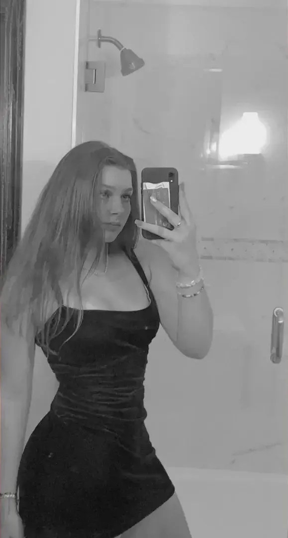 J''ai remis ma robe noir, viens me dire ce que tu en penses ^^