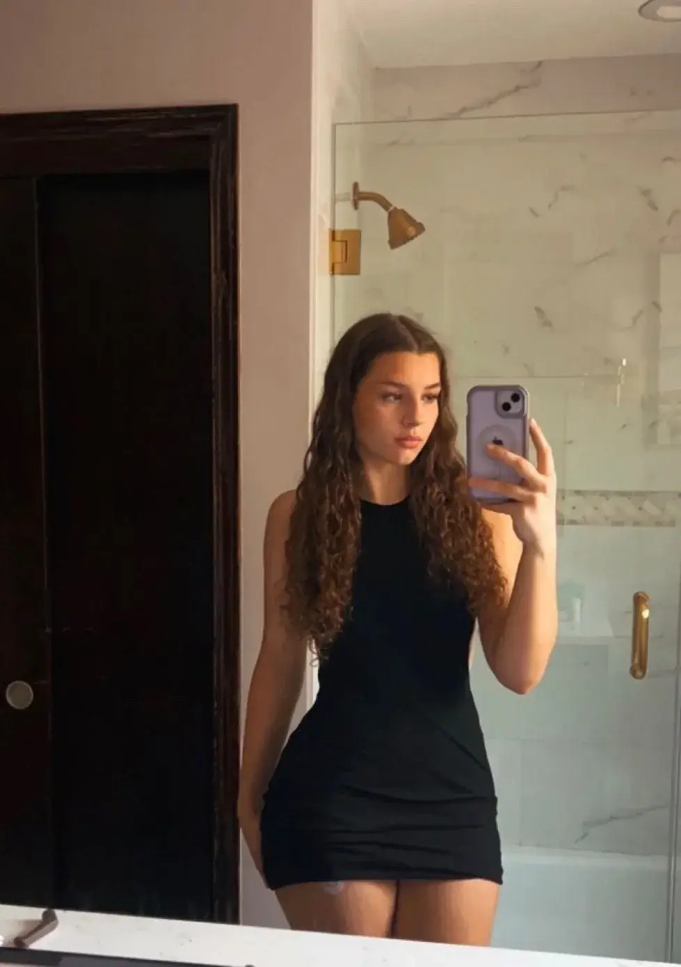 Je reste à la maison aujourd'hui, viens me dire bonjour ^^