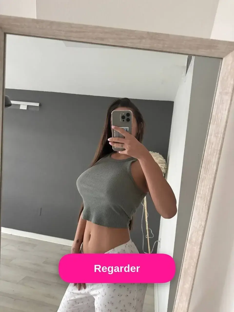Leak & nude MYM — Alicelove : « 100% gratis like + écris “chut” et je t’offre un contenu que j’ai jamais montré à personne. » (MYM)
