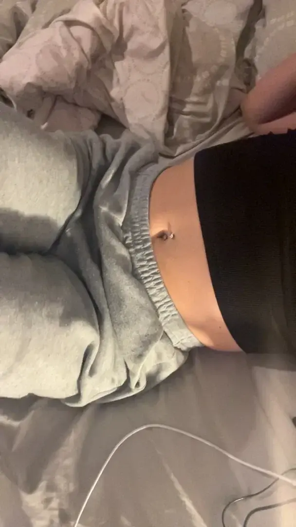 Leak public de Kiaraa_cr — « si tu veux voir ma tête abonne toi et regarde tes dm 🎁🤭 » (nude) sur MYM