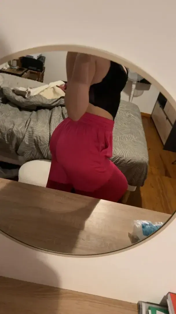 Leak & nude MYM — Kiaraa_cr : « si tu veux voir ma tête abonne toi et regarde tes dm 🎁🤭 » (MYM)