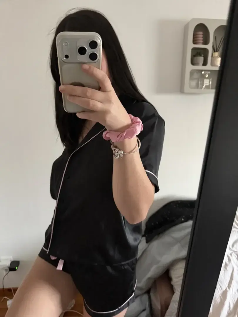 Média public — Kiaraa_cr : « si tu veux voir ma tête abonne toi et regarde tes dm 🎁🤭 » (MYM)