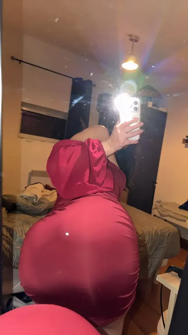 Média public — Kiaraa_cr : « si tu veux voir ma tête abonne toi et regarde tes dm 🎁🤭 » (MYM)