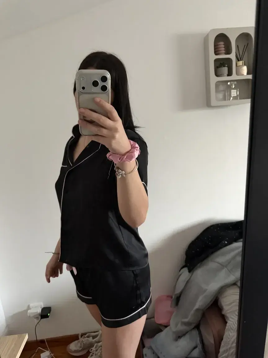 Média public — Kiaraa_cr : « si tu veux voir ma tête abonne toi et regarde tes dm 🎁🤭 » (MYM)