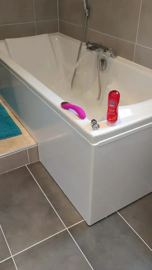 Ça te chaufferait pas de me voir jouer avec mes vibro ?