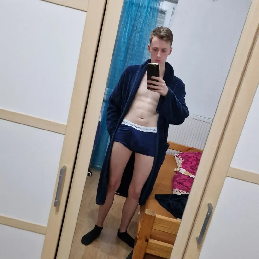 Leak & nude MYM — juliausnrw : « Wanna want hang out with me after the shower? 😏😈 » (MYM)