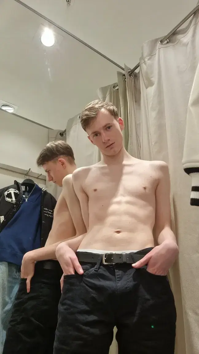 Wanna come to me in the lockerroom? 😏😏🥵🥵🥵
