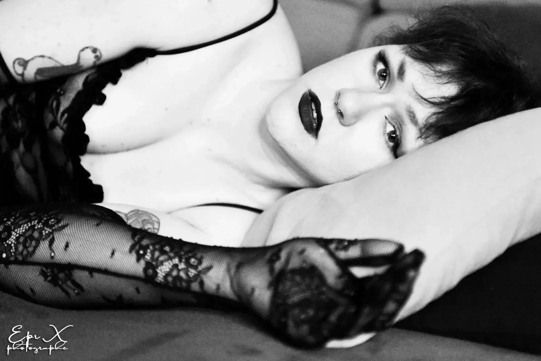 Collaboration avec EpixPhotograph#tattoos #tatouages #piercings #dentelle #gants